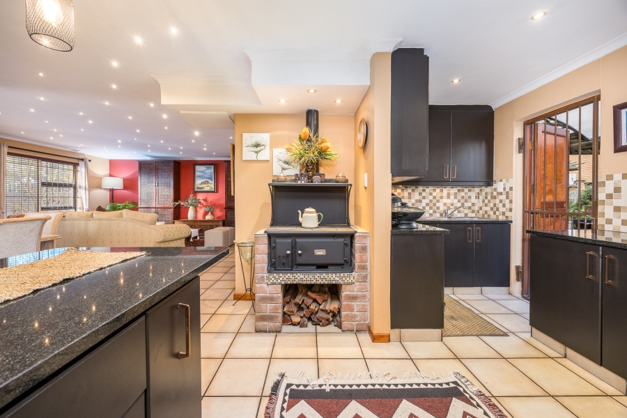 6 Bedroom Property for Sale in Brackenfell South Western Cape